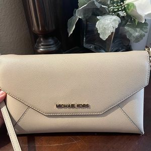 Michael kors clutch like new